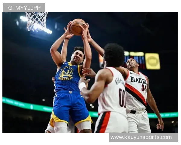 库明加精彩突破虚晃艾顿轻松上篮得分展现超强个人能力 库明加精彩突破虚晃艾顿轻松上篮得分展现超强个人能力