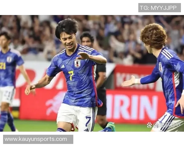 拜仁球员齐聚慕尼黑啤酒节伊藤洋辉与金玟哉同框亮相 拜仁球员齐聚慕尼黑啤酒节伊藤洋辉与金玟哉同框亮相