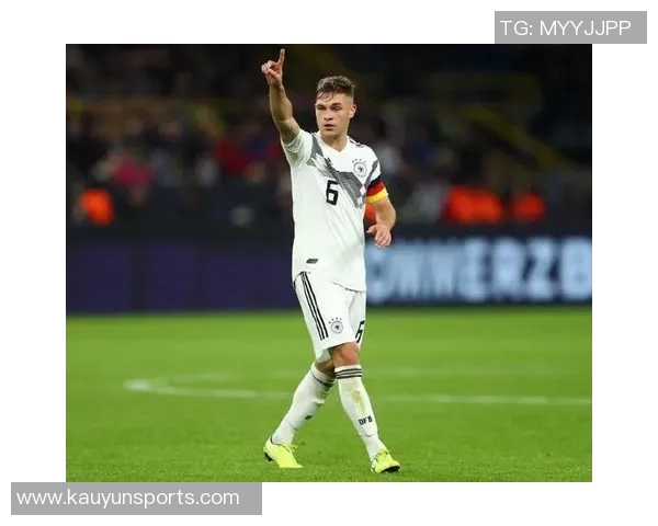 基米希回顾十年拜仁历程感慨与同一教练共迎新赛季的珍贵体验 基米希回顾十年拜仁历程感慨与同一教练共迎新赛季的珍贵体验