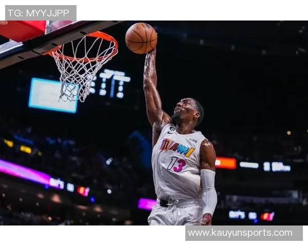 阿德巴约表现平平中途伤退11投仅4中贡献13分9篮板3助攻 阿德巴约表现平平中途伤退11投仅4中贡献13分9篮板3助攻