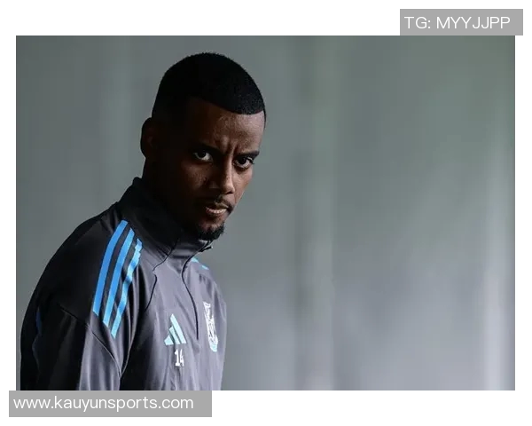 伊萨克谈离开纽卡心态称与埃迪豪未再沟通愿翻篇继续前行 伊萨克谈离开纽卡心态称与埃迪豪未再沟通愿翻篇继续前行