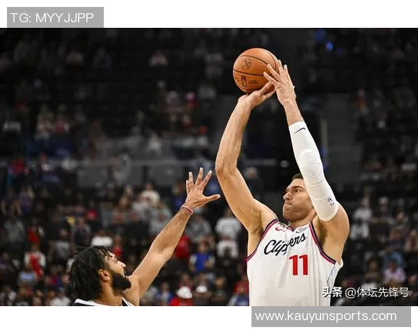 快船半场大胜国王20分保罗助攻如潮大洛三分火力全开小卡表现抢眼 快船半场大胜国王20分保罗助攻如潮大洛三分火力全开小卡表现抢眼