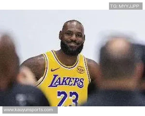 雷迪克谈詹姆斯训练状态称其每天坚持锻炼保持最佳状态 雷迪克谈詹姆斯训练状态称其每天坚持锻炼保持最佳状态