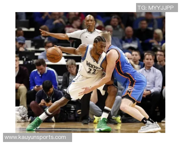 南村群童欺我老无力保罗慢动作突破遭波杰姆钉板大帽反击 南村群童欺我老无力保罗慢动作突破遭波杰姆钉板大帽反击