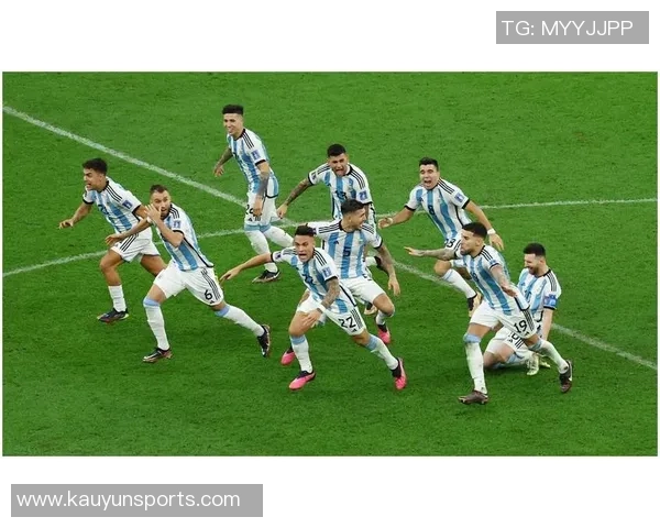 麦卡利斯特国家队出战40场荣获三冠阿根廷队海报祝贺彰显荣耀