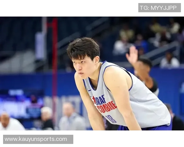 杨瀚森训练中展现神奇三分球网友称其进步显著不应被忽视 杨瀚森训练中展现神奇三分球网友称其进步显著不应被忽视