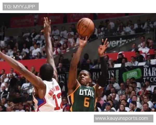 米奇约翰逊谈火箭队的竞争精神与48分钟的考验让我倍感自豪 米奇约翰逊谈火箭队的竞争精神与48分钟的考验让我倍感自豪