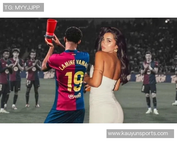 亚马尔与女友甜蜜热吻瞬间曝光眼中只映出彼此的爱意与幸福 亚马尔与女友甜蜜热吻瞬间曝光眼中只映出彼此的爱意与幸福