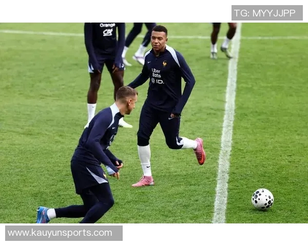 姆巴佩因脚踝扭伤缺席法国队首场训练正在积极接受治疗 姆巴佩因脚踝扭伤缺席法国队首场训练正在积极接受治疗