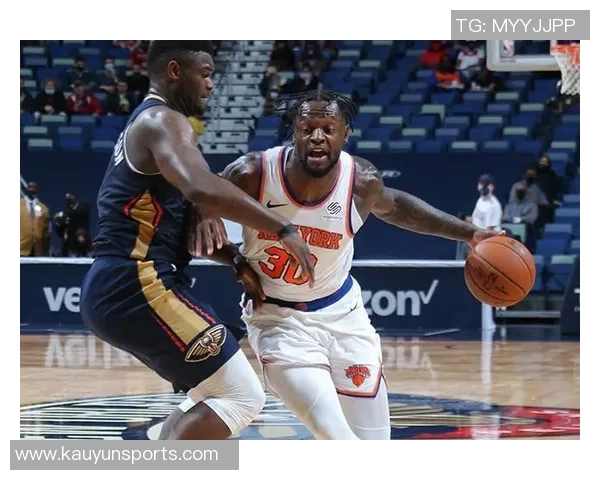 兰德尔表现出色11投7中斩获21分8助攻三分球命中率高达50 兰德尔表现出色11投7中斩获21分8助攻三分球命中率高达50