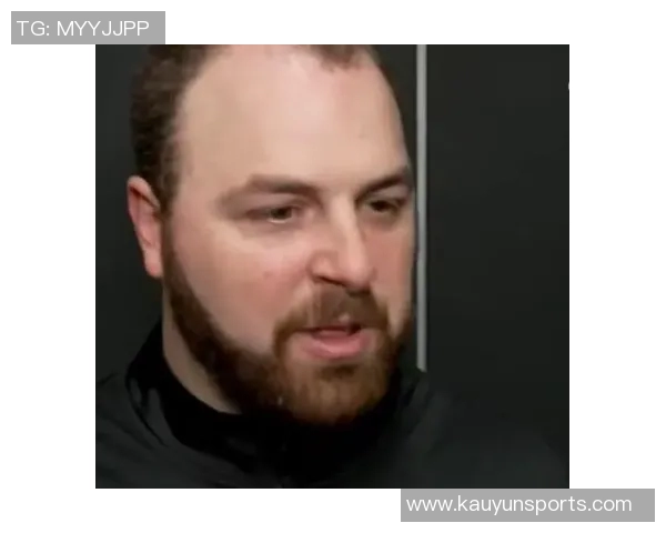 去年夏季联赛李贤重执教经历回顾混音主帅称其乐于倾听与沟通能力强